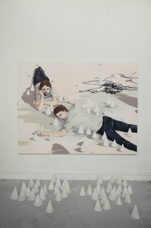 Lise Stoufflet, Cône-naître, huile sur toile et cônes en paraffine, 2014 Lise Stoufflet, Cône-naître, huile sur toile et cônes en paraffine, 2014