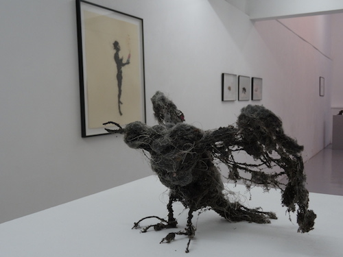 Lionel Sabatté, Echafaudages du quotidien, galerie Porte Avion © Point contemporain