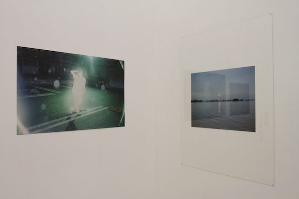 Rebekka Deubner, Des filles la mer une grotte, Courtesy Straat Galerie Marseille