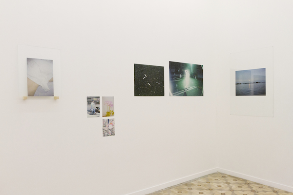 Rebekka Deubner, Des filles la mer une grotte, Courtesy Straat Galerie Marseille