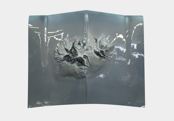 Maxime Lamarche, Accident de surface, 2015, Sculpture (moulages) Résine Polyester/fibre de verre, peinture auto customisée, 120 X 115 X 10 cm