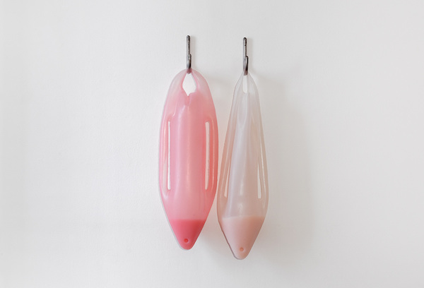 Maxime Lamarche, Les Méduses , 2014 67 x 25 x 15 cm (poids variable), Silicone 12 shore, colorant.
