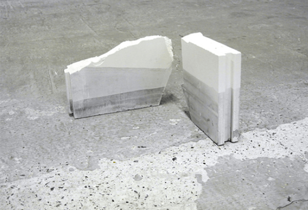 Série « Soak», encre de chine sur plâtre, 2014. Crédit : Emilie Duserre