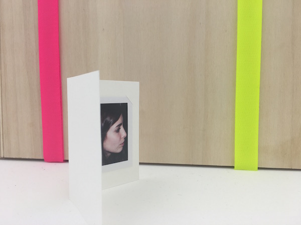 Rebecca TopakianAnonyme, 2016tirage lambda 35 x 45 mm dans pochette cartonnée6 x 8 cm éd. 25 ex. production Born And Die