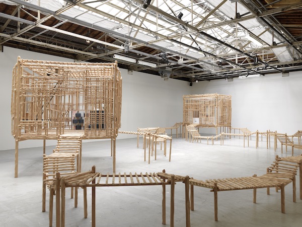 Vue d'exposition, La redite en somme, ne s'amuse pas de sa répétition singulière de Sara Favriau - Galerie Wilson - Palais de Tokyo