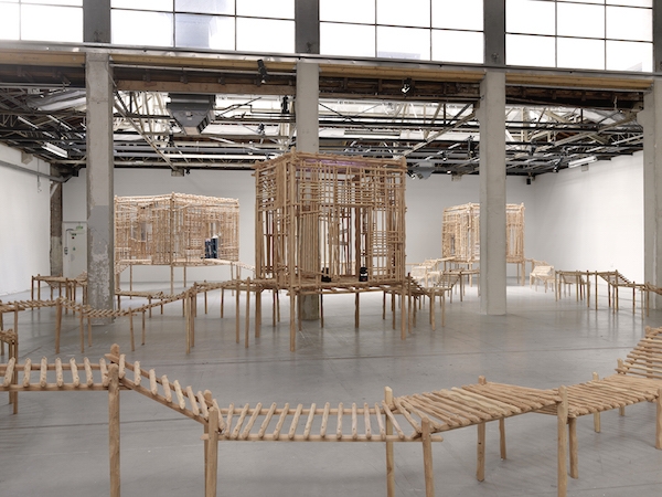 Vue d'exposition, La redite en somme, ne s'amuse pas de sa répétition singulière de Sara Favriau - Galerie Wilson - Palais de Tokyo