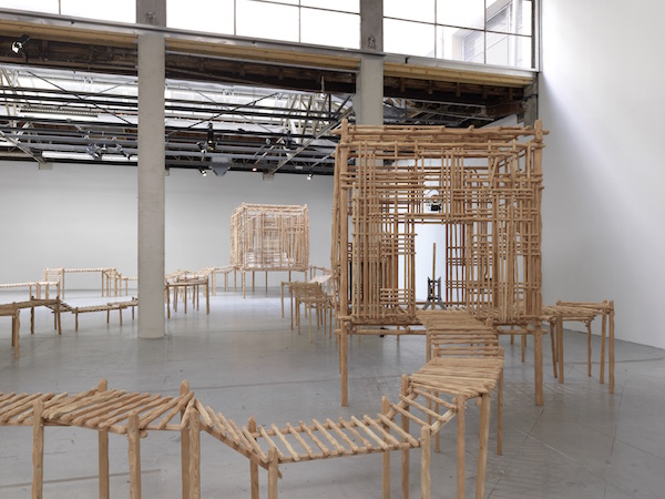 Vue d'exposition, La redite en somme, ne s'amuse pas de sa répétition singulière de Sara Favriau - Galerie Wilson - Palais de Tokyo