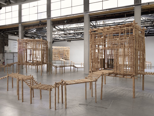 Vue d'exposition, La redite en somme, ne s'amuse pas de sa répétition singulière de Sara Favriau - Galerie Wilson - Palais de Tokyo