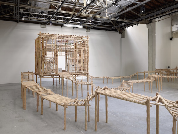 Vue d'exposition, La redite en somme, ne s'amuse pas de sa répétition singulière de Sara Favriau - Galerie Wilson - Palais de Tokyo