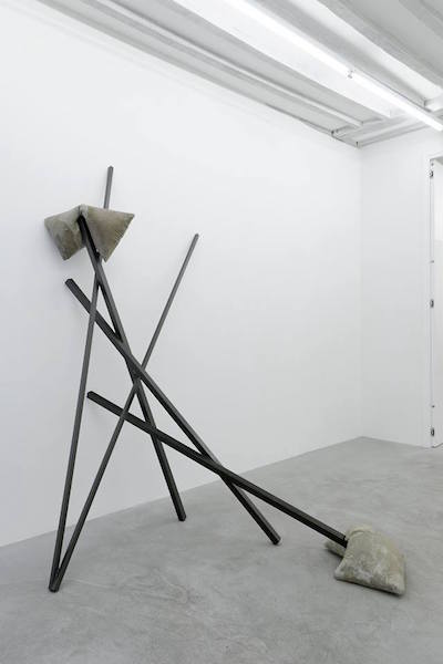 Vue d'exposition One piece at a time Galerie Bertrand Grimont