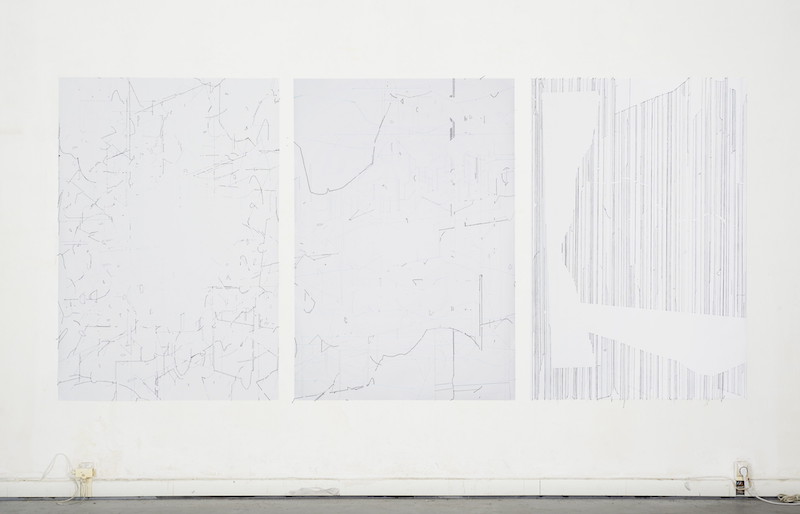 Keita Mori, Bug report (Océan), 2013. Fil de coton sur papier. Triptyque - 150 x 325 cm