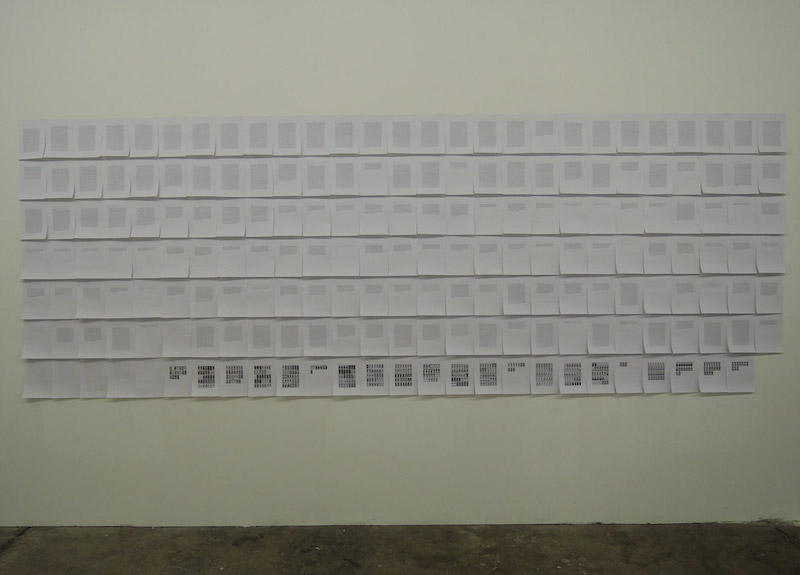 Luca RESTA, Liste #3 (réorganisation des mots du livre Le Château des destins croisés, Italo Calvino, 1976), vue de l’exposition Hasards Heureux à la Galerie de la Salle des Machines (Friche la Belle de Mai), juin 2016