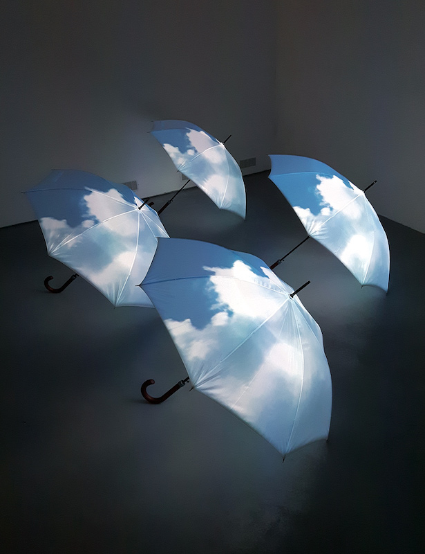 Paraciels, 2009 - Installation vidéo. Dimensions variables ©ADAGP - Nicolas Tourte / Galerie Laure Roynette