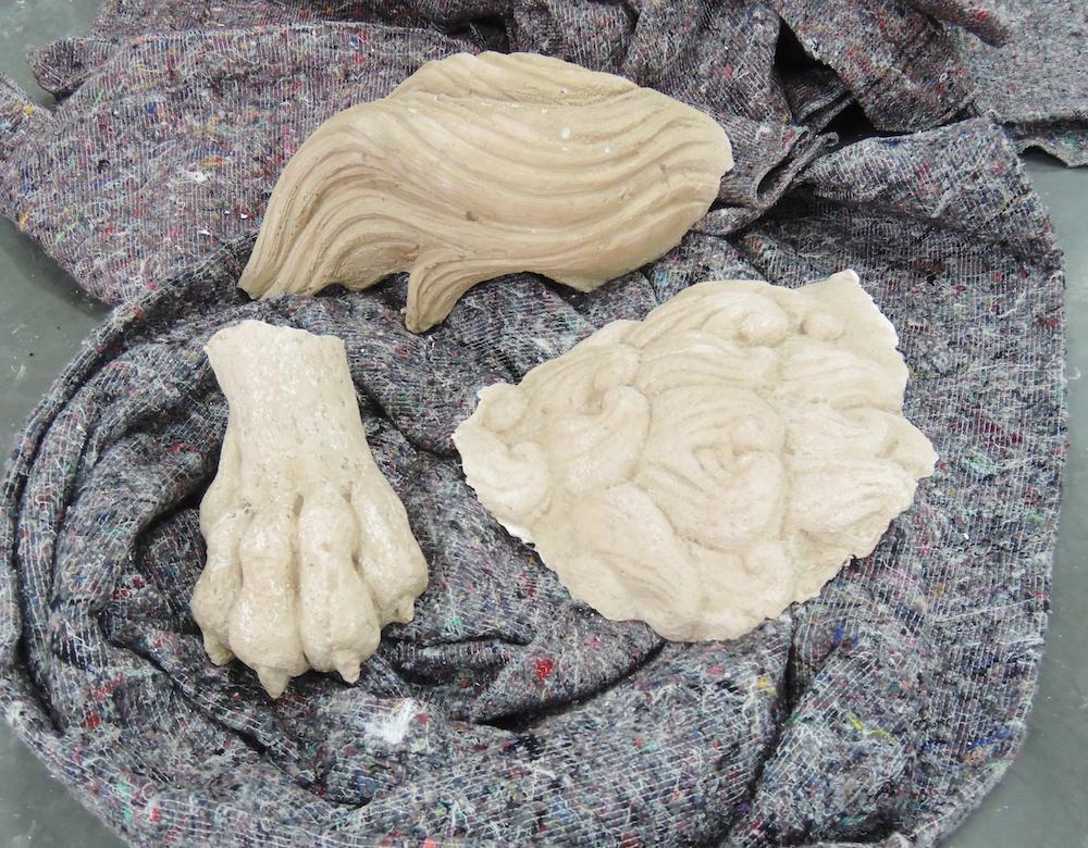 Vue d’atelier, matrices en plâtre destinées à être moulées, Pierre Boggio, mars 2016 © Astérides