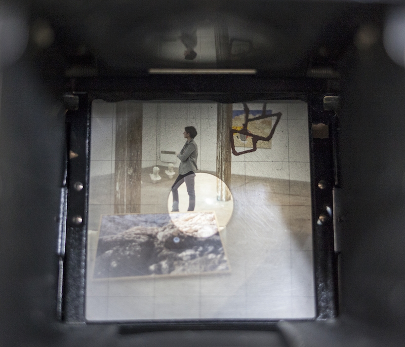 Vue de l’exposition Crète à Creux depuis le viseur de Negative Blues, collaboration Pauline Toyer et Mathilde Geldhof . © Mathilde Geldhof