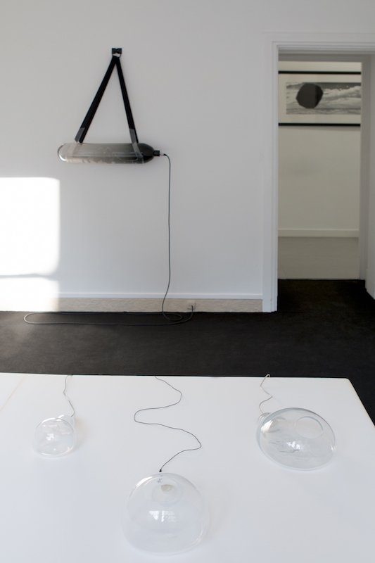 Vue de l'exposition « INFRAMINCE » à la Fondation Hippocrène Paris