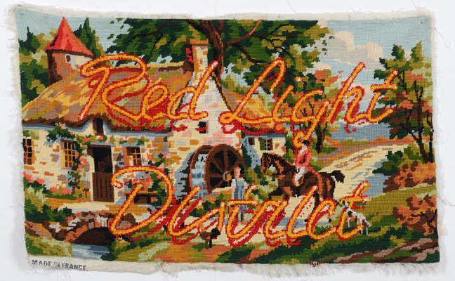 Andoni Maillard, Redlightdistrict, 2014. Point de croix sur canevas, 70 x 43 cm.