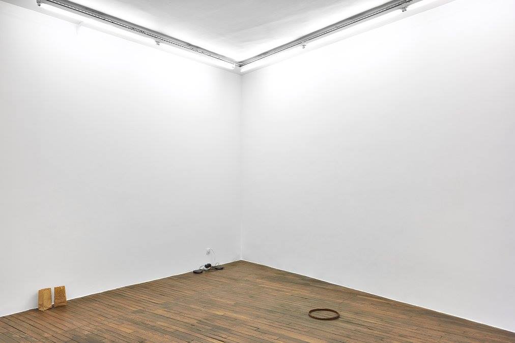 "Music in a Corner - Early Works" by Rolf Julius crédit photo : Rebecca Fanuele. Courtesy Galerie Thomas Bernard - Cortex Athletico.