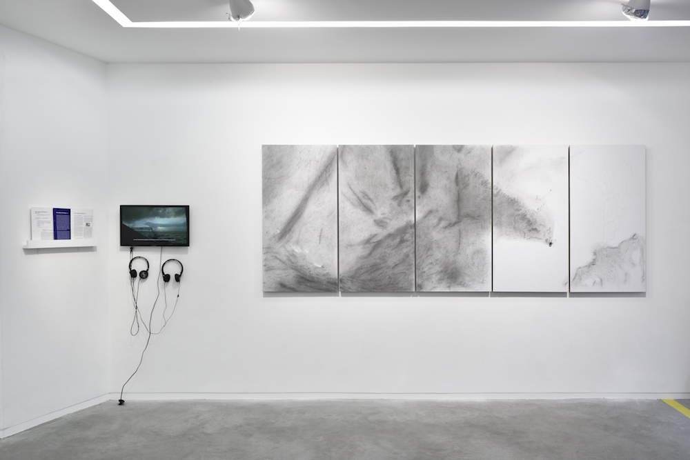 Vues de l'exposition Mapping At Last (Galerie Eric Mouchet), 2017 Émilie Akli, Benoît Billiotte, Maxime Bondu, Armelle Caron, Pierre Chevron, Rémi Dal Negro, Julien Discrit, Juliette Feck, Bérénice Lefebvre, Thierry Liegeois, Florent Morellet, Golnaz Payani, Capucine Vever