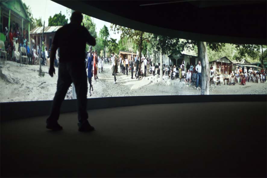 Malinowska & Jasper Halka/Haiti 18°48?05?N 72°23'01''W, 2015 Vidéo HD, Couleur, Stéréo