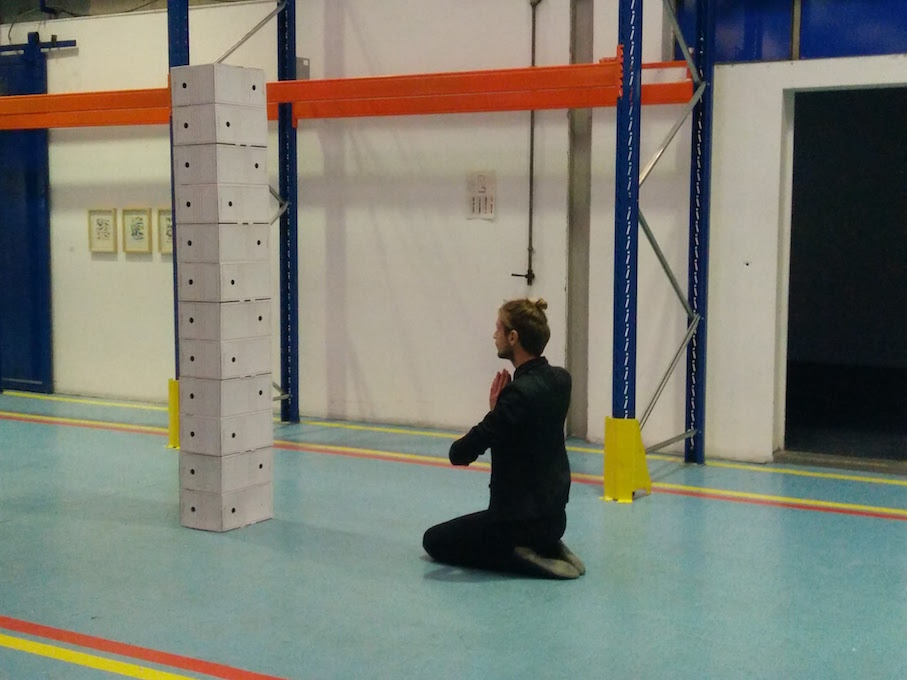 Totem, 2017 Performance, 10 min Chaideny, Le Plessy-Robinson Vidéo : F. Dymny (facebook en direct) Crédit photo : G. Gautier