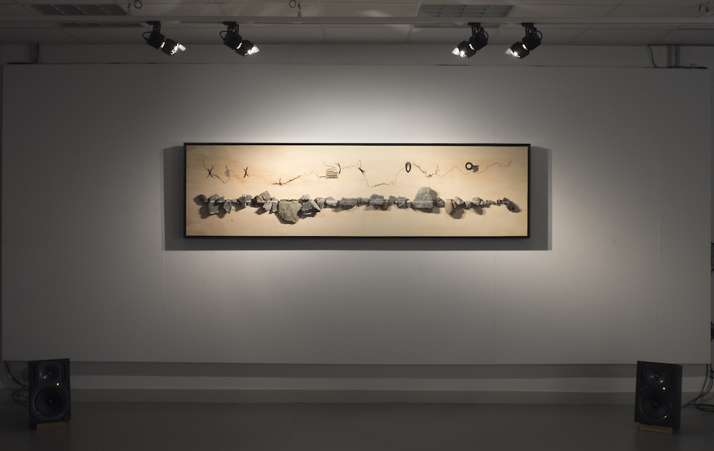 Capucine Vever, C’est en chantant le nom de tout ce qu’ils avaient croisés en chemin (...) qu’ils avaient fait venir le monde à l’existence, 2017, Pierres, clous, bois, pierre noire, acier travaillé à l’ématite, 252 x 70 cm