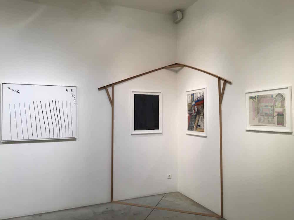 Vue de l'exposition Hétérotopies – architectures habitées, Galerie Christian Berst art brut Paris. Photo Point contemporain