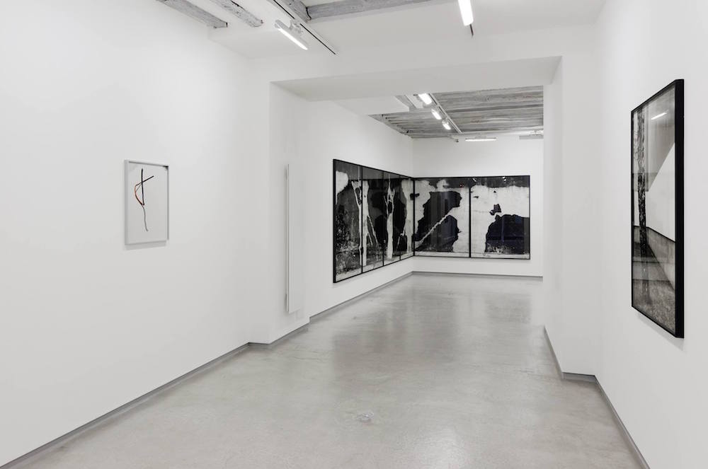 Lukas Hoffmann, Vue de l'exposition "Staring at the scenery" Galerie Bertrand Grimont Paris