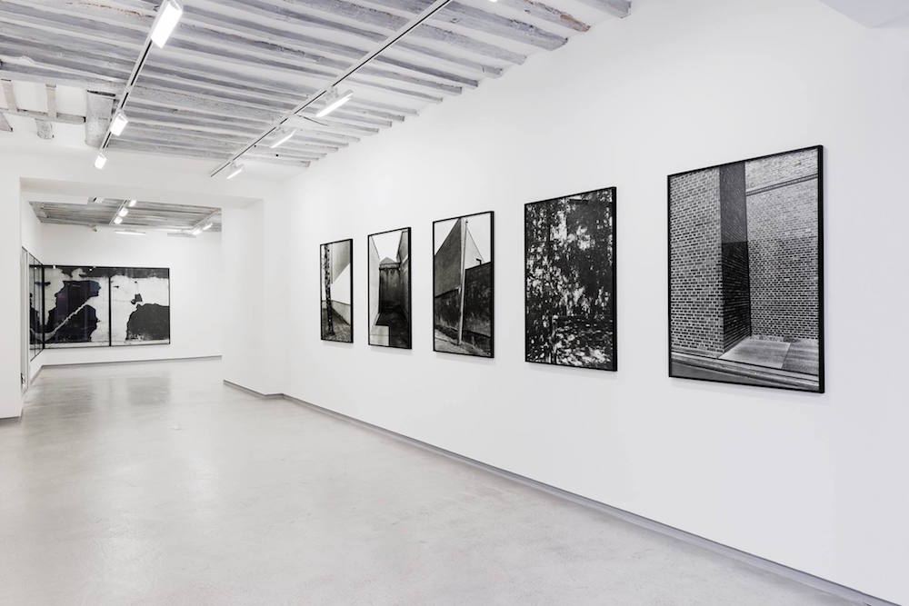 Lukas Hoffmann, Vue de l'exposition "Staring at the scenery" Galerie Bertrand Grimont Paris