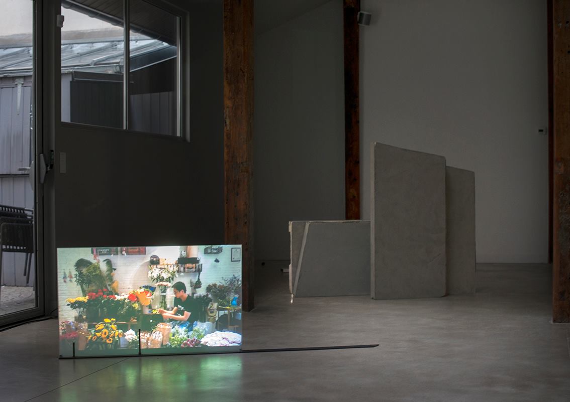 Vue de l'exposition Claire Chassot & Chloé Op de Beeck – Along the slow diagonal line – Shuttle 19 – Paris