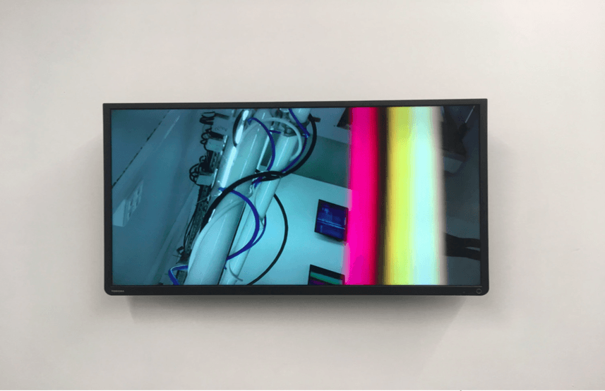 Neïl Beloufa, Pour te faire plaisir, 2018. Installation, technique mixte, dimensions variables. Courtesy de l’artiste