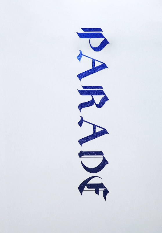 Floryan Varennes, PARADE, 2018. Dessin typographique gothique, papier pailleté, 160x30cm. Exposition Motifs Belligérants, Centre d’arts Fernand Léger-Port de Bouc 2018