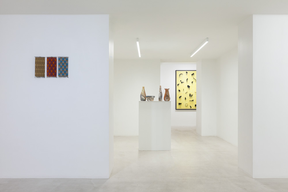 Vue de l'exposition Collettiva 5 + 5, galerie Italienne, Paris. Photo Paul Nicoué