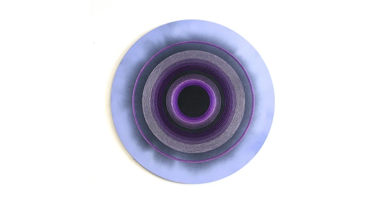 Céline Tuloup, Hurricane, peinture et broderie, 80 cm de diamètre, 2018