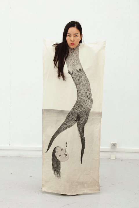 Femme-serpent (vêtement autoportrait), 2014. Courtesy artiste. Photo Alex Huanfa Cheng.