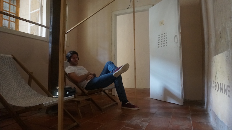 Benjamin Paré, Le Touriste professionnel, 2018 Performance, Dimensions variables. Photographie Karine Mathieu