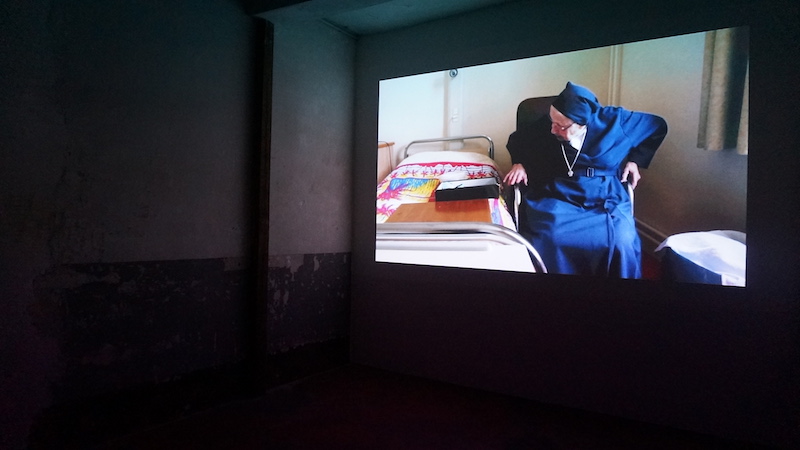 Bertille Bak, Ô quatrième, 2012 Projection vidéo couleur sonore, DVD durée : 17’. Collection Institut d’art contemporain, Villeurbanne/Rhône-Alpes. Photographie Karine Mathieu