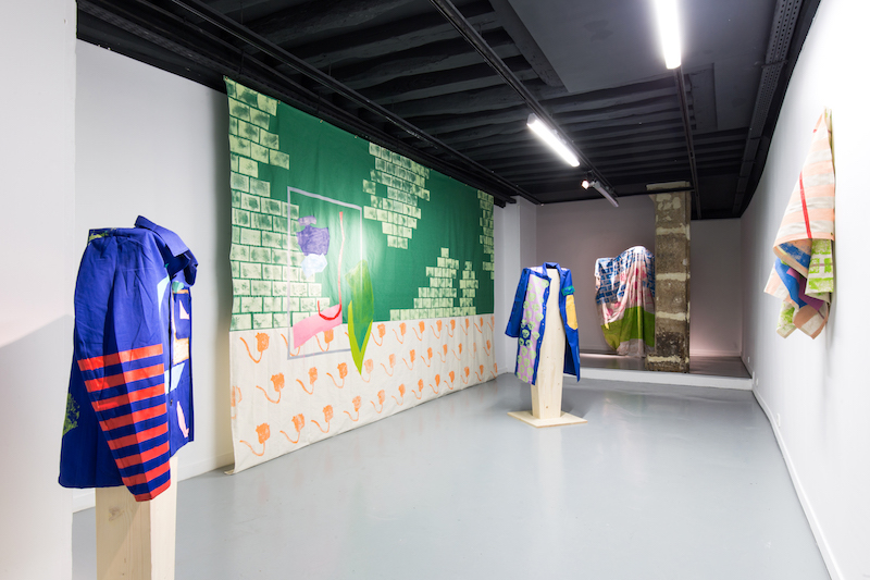Vue de l'installation Une autre brique au mur, exposition Cellar Door, Arondit paris, photos Salim Santa Lucia, 2018 Production Generator, 40mcube/eesab/Self Signal
collection particulière.