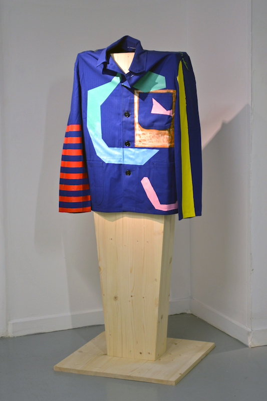 Uniforme de l'installation Une autre brique au mur, exposition Cellar Door, Arondit paris, 2018 Production Generator, 40mcube/eesab/Self Signal
collection particulière.