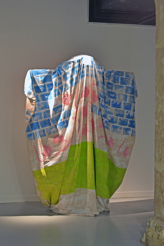 Revenant de Tancarville, vue de l'exposition Cellar Door, Arondit paris, 2018 Production Generator, 40mcube/eesab/Self Signal
collection particulière.