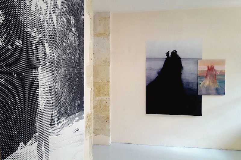 Pauline Zenk & Lilie Pinot, Les spectres anonymes, 2018 Peintures, photographies. Dimensions variables. Photographie Karine Mathieu