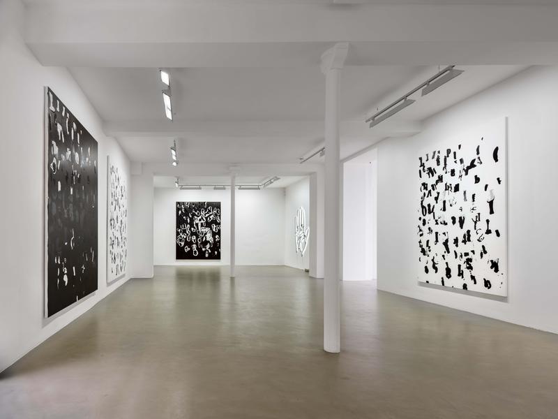 Debris Field/Notes for a Poem on the Third World/Soleil Nègre, Vue d'exposition. Crédits photo : Photo : Florian Kleinefenn, Courtesy of the artist and Galerie Chantal Crousel, Paris