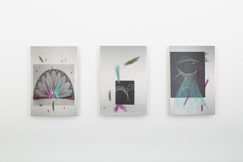Félicia Atkinson, Audio Book 3, 4 et 5, 2018, impression sur alluminium, 20 x 30 cm. Photo © Margot Montigy
