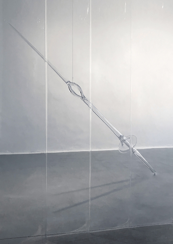Floryan Varennes, Fin’Amor 2018 Lance de joute en verre 270 cm x 40 cm Production Centre International de l’Art Verrier - Meisenthal