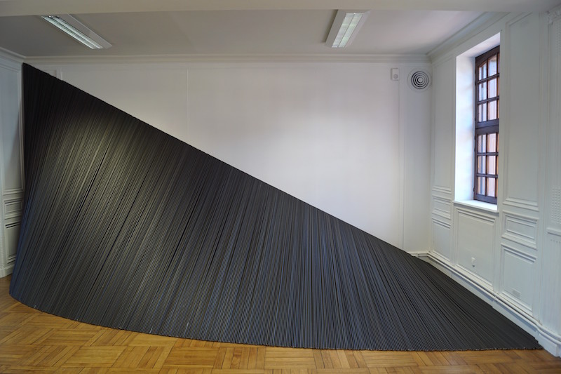 William Anastasi, Conic Section, barres d’acier, 1969 © Le SHED