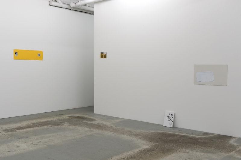 Vue d'exposition Older and Younger d'Enrico Bertelli à L’ahah #Moret, 2018 de gauche à droite : A Final Frame, 2017. Encre sur PVC, 17,5 x 78 cm Miracoli, 2018. Tirages photographiques, plexiglas, 24 x 17,5 cm Secure Life, 2014/2017. Panneau en PVC et mousse, gommettes, acryliques, 30 x 21 cm Musica e gimnastica, 2018. Encre, vinyles adhésifs, panneau de bois, 36,5 x 62 cm photo : Marc Domage / L'ahah, Paris