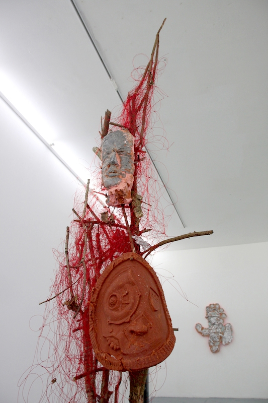 Jean-Baptiste Janisset & Antoine Nessi, Zombie De Gaulle, plomb, silicone, bois de la ZAD