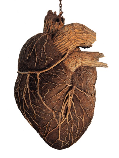 Dimitri Tsykalov, HEART, 2002. Wood, bark and soil, 170 x 100 x 100 cm. Courtesy Galerie Rabouan Moussion