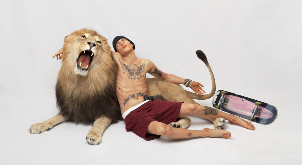 The Kid, Rise and rise, until lambs become lions, sculpture silicone platinum, peinture à l’huile, matériaux divers, 87 x 210 x 128 cm, 2016. Aucun animal na été blessé pour la réalisation de la sculpture