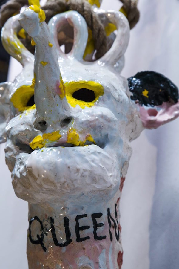 Yoann Estevenin, Autoportrait mondain, 2018 Céramique émaillée, bronze patiné, métal forgé Galerie Agnès b Courtesy artiste